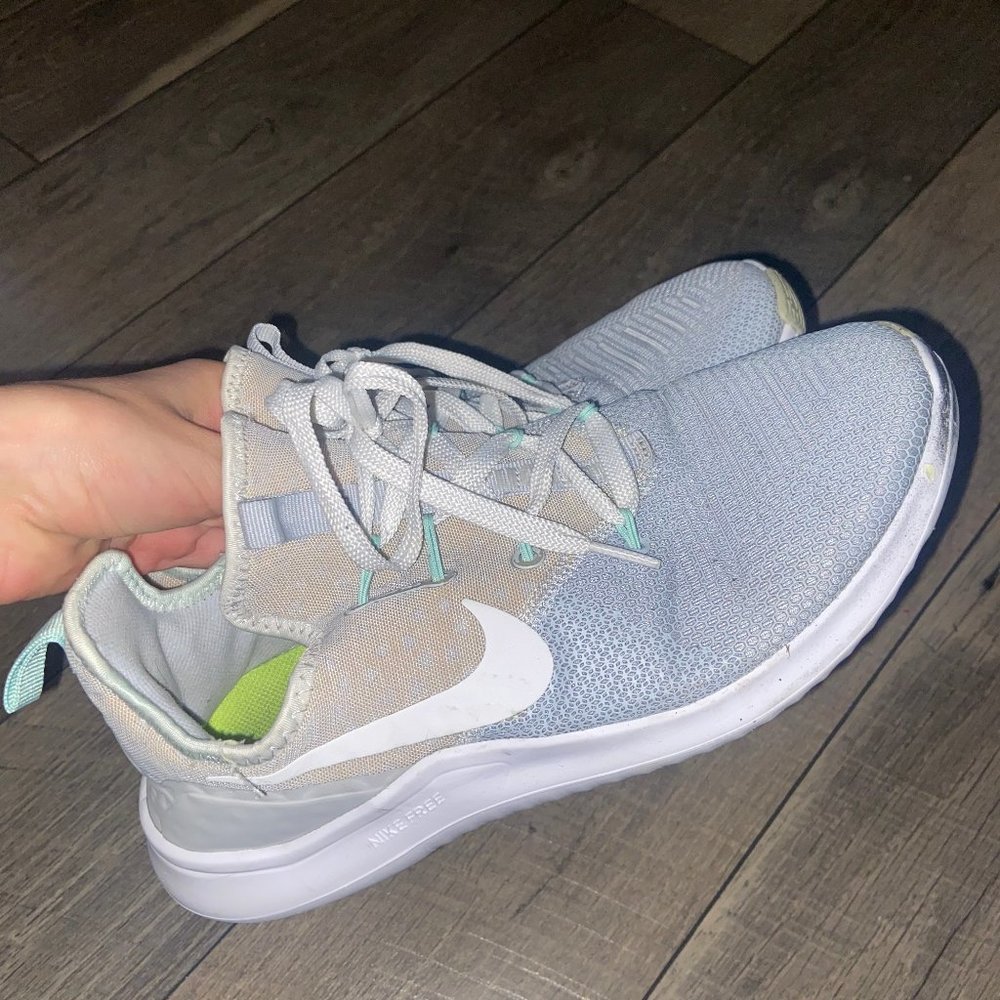 Nike free sneakers